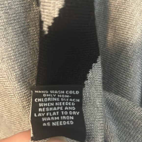 Premise Black V Sweater - Picture 5 of 6